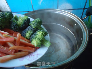 香橙黑椒沙拉牛排的做法步骤：3