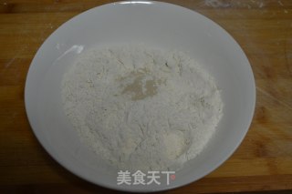 家常葱花饼的做法步骤：1