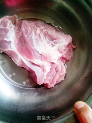 墨鱼韭菜馅儿饺子的做法步骤：2