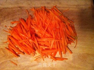 胡萝卜木耳炒鸡蛋的做法步骤：1