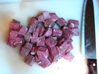 牛肉西葫芦串串香的做法步骤：1
