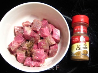 牛肉西葫芦串串香的做法步骤：2