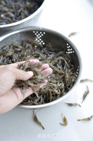 辣炒小河虾的做法步骤：1