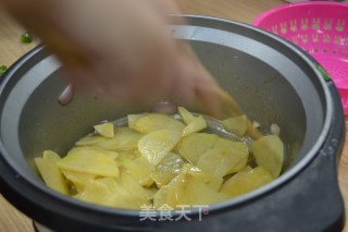 土豆青椒洋葱炒猪肉的做法步骤：4