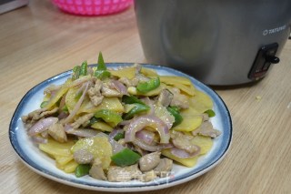 土豆青椒洋葱炒猪肉的做法步骤：6