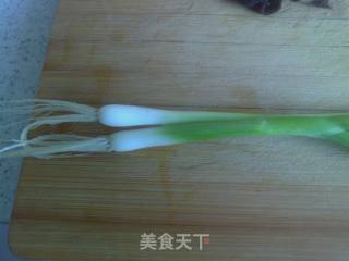 小葱蛋饼的做法步骤：1