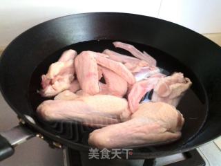 五香鸭翅的做法步骤：1