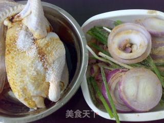 葱香烤鸡的做法步骤：1