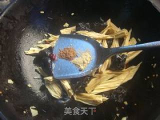 炒腐竹的做法步骤：4