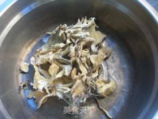 灰树花煨排骨的做法步骤：1