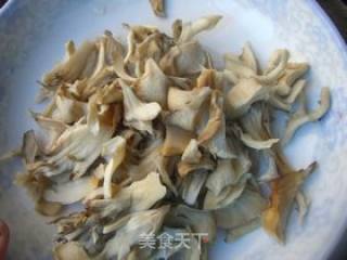 灰树花煨排骨的做法步骤：2