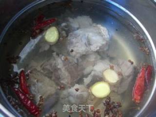 灰树花煨排骨的做法步骤：5