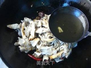 灰树花煨排骨的做法步骤：9
