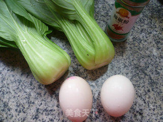 青菜炒鸡蛋的做法步骤：1
