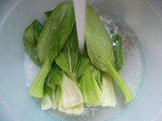 青菜炒鸡蛋的做法步骤：2