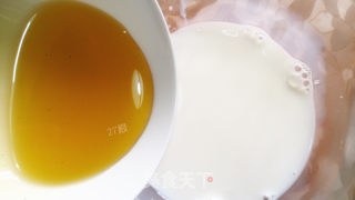 27的烹饪日记——葡萄干麦芬纸杯蛋糕（植物油版）的做法步骤：3