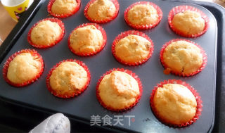 27的烹饪日记——葡萄干麦芬纸杯蛋糕（植物油版）的做法步骤：7