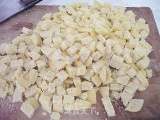 鸡蛋炒窝头的做法步骤：2
