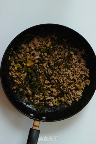 【酸菜肉末拌拉条子】厨房里的西北面食传承的做法步骤：11