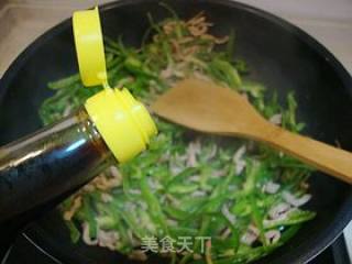 家常小炒---------【青椒炒肉丝】的做法步骤：11