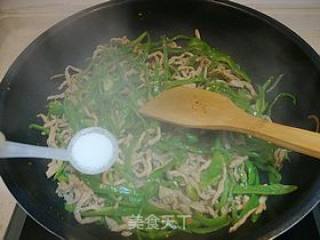 家常小炒---------【青椒炒肉丝】的做法步骤：12