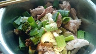 家常红烧排骨的做法步骤：2