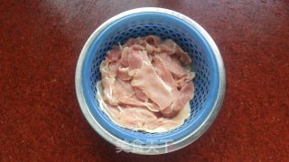 3分钟搞定的快手美味小炒~特色沙茶肉的做法步骤：1