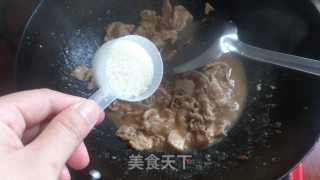 3分钟搞定的快手美味小炒~特色沙茶肉的做法步骤：5