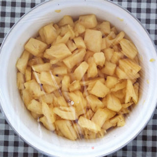 【菠萝果酱】的做法步骤：2