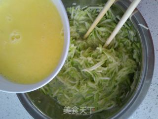 西湖鸡蛋饼的做法步骤：5