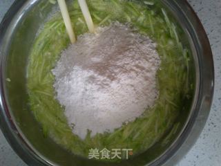 西湖鸡蛋饼的做法步骤：6
