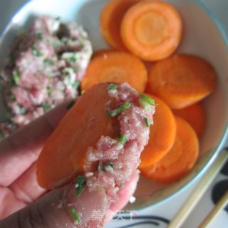 蒸红萝卜酿肉的做法步骤：3