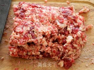 牛肉萝卜水饺的做法步骤：1