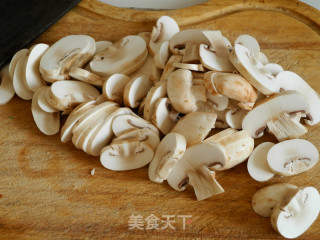 口蘑肉片的做法步骤：2