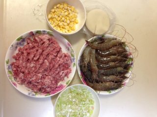 虾肉锅贴的做法步骤：1