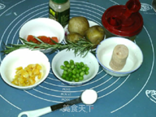 缤纷迷迭香烤土豆粒的做法步骤：1