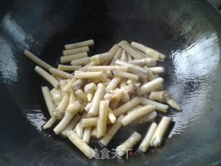爆炒藕尖的做法步骤：1