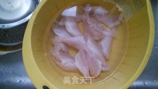 干炸金线鱼的做法步骤：1