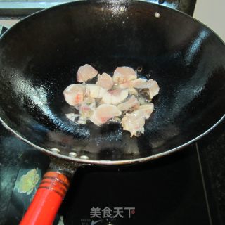 鲜茄子煮鱼的做法步骤：2