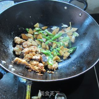 鲜茄子煮鱼的做法步骤：8