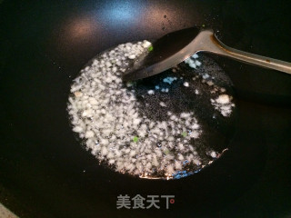 香椿炒蛋的做法步骤：3