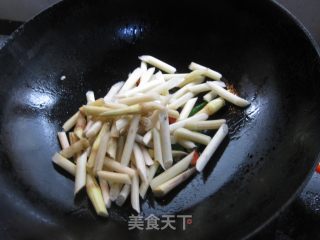 茄汁炒藕带的做法步骤：7
