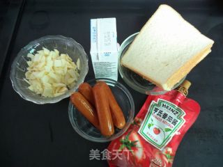 番茄酱热狗肠烤面包的做法步骤：1