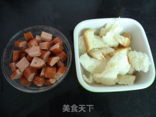 番茄酱热狗肠烤面包的做法步骤：2