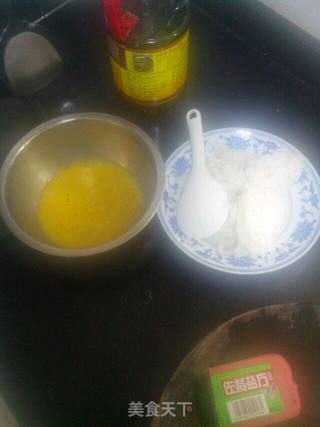 火腿鸡蛋炒饭的做法步骤：2