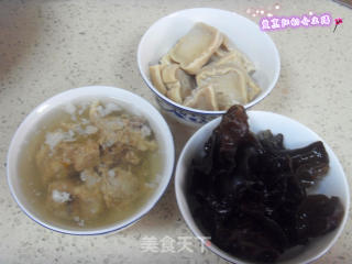 木耳豆干炖小排的做法步骤：1