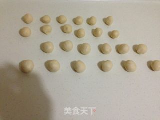 蛋黄酥的做法步骤：1