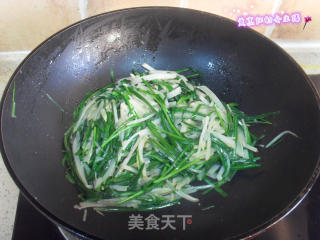 韭菜土豆丝的做法步骤：5