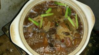 酸辣红烧肉炖百叶卷的做法步骤：3