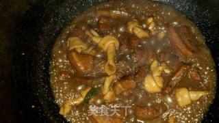 酸辣红烧肉炖百叶卷的做法步骤：4